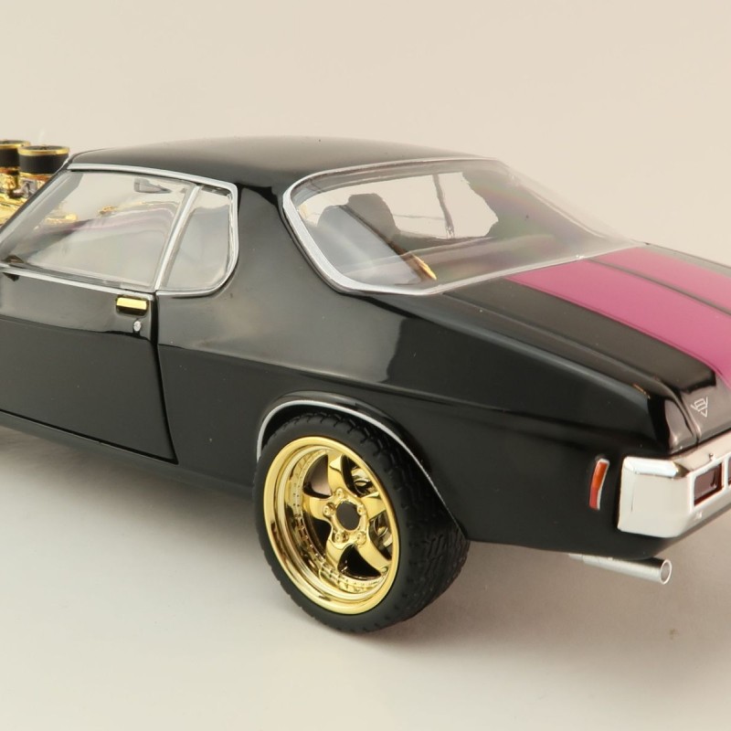 DDA GreenLight DDA206-P 1973 Custom Holden HQ Monaro KUSTOMQ Black / Pink Chase Car Scale 1:24 