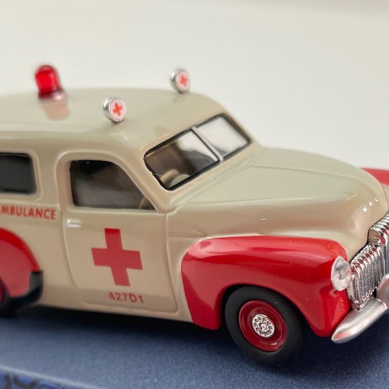DDA Collectibles DDA164005 - 1955 Holden FJ Station Wagon Panel Van Melbourne Ambulance - Scale 1:64
