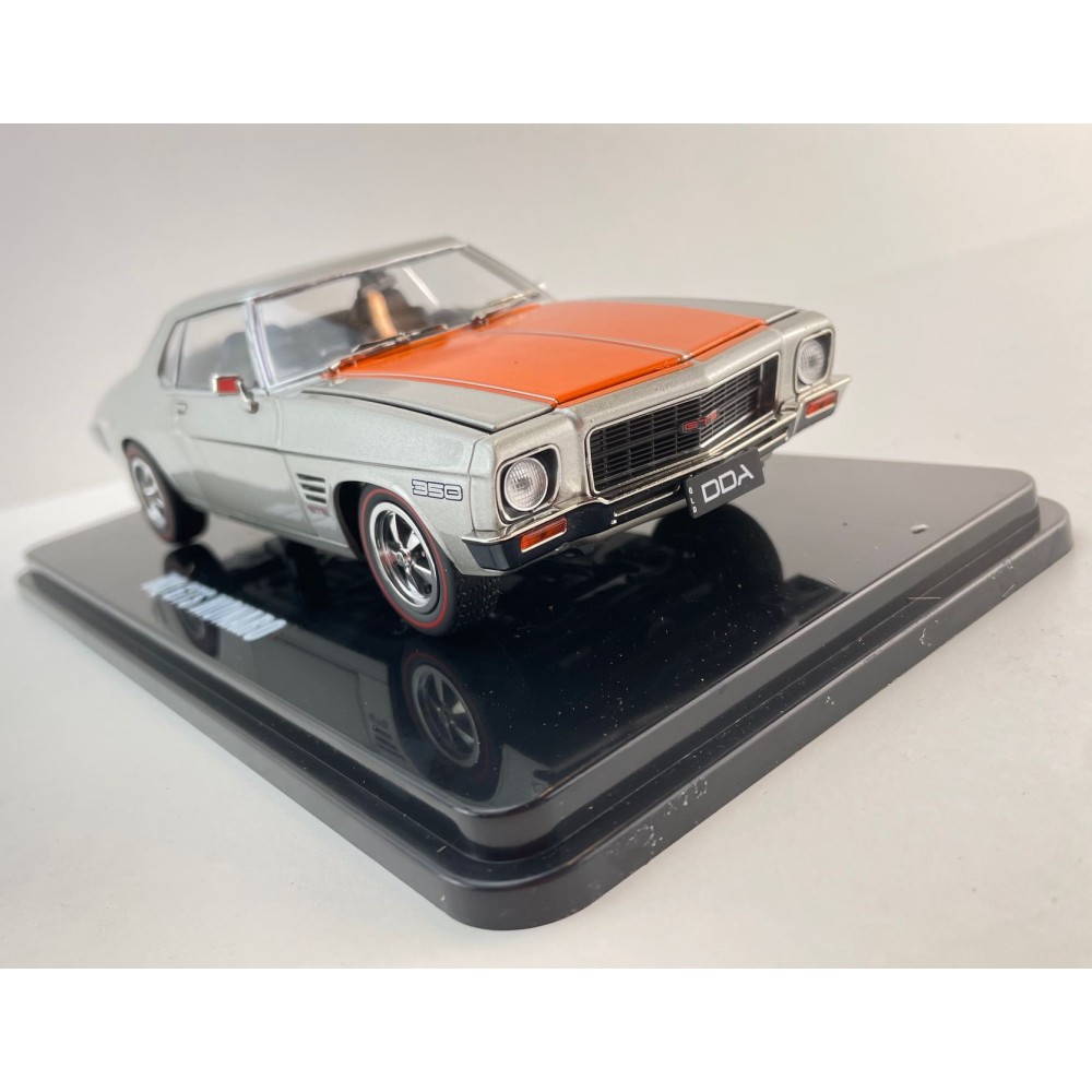 DDA Collectibles DDA326 - Holden HQ GTS 350 Monaro Coupe Silver / Orange Stripes - Scale 1:24