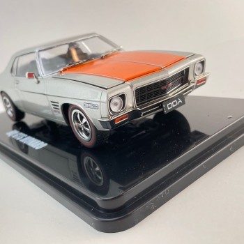 DDA Collectibles DDA326 - Holden HQ GTS 350 Monaro Coupe Silver / Orange Stripes - Scale 1:24