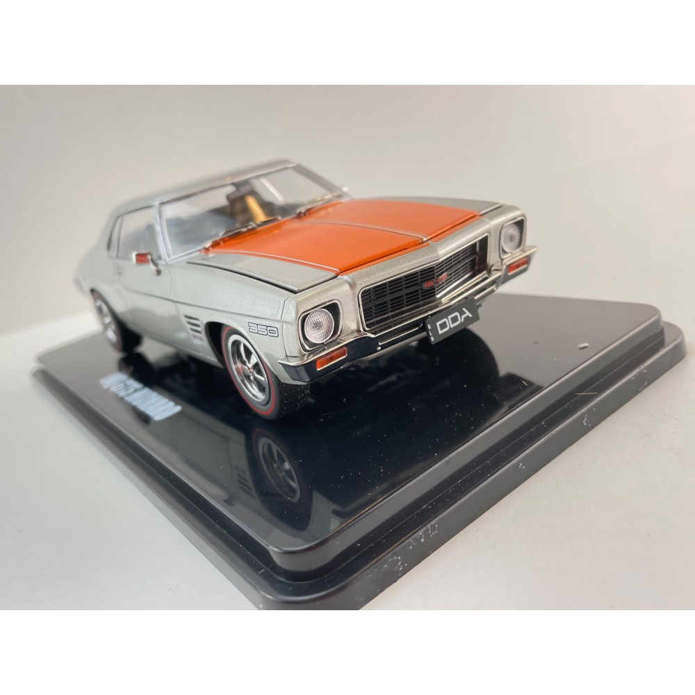 DDA Collectibles DDA326 - Holden HQ GTS 350 Monaro Coupe Silver / Orange Stripes - Scale 1:24