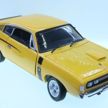DDA Collectibles DDA32817 - Chrysler Valiant E49 Charger Yellow - Scale 1:32