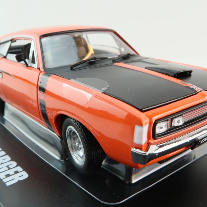 DDA Collectibles DDA32818 - Chrysler VH Valiant E38 R/T Charger Orange - Scale 1:32