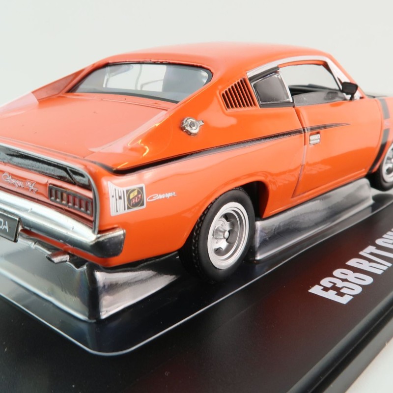 DDA Collectibles DDA32818 - Chrysler VH Valiant E38 R/T Charger Orange - Scale 1:32