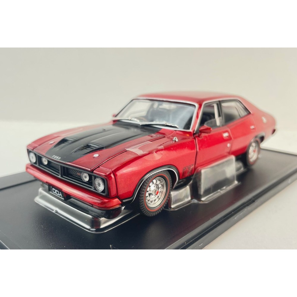 DDA Collectibles DDA32849-1 - Ford Falcon XB GT Sedan 4 Door Red Scale 1:32