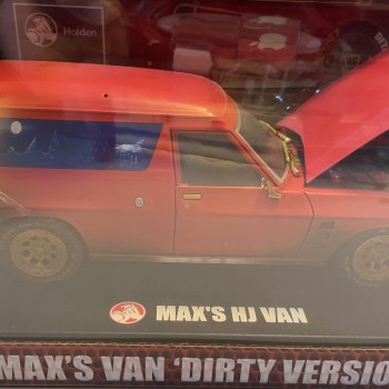 DDA Collectibles DDA500-DC - 1975 Holden Max's HJ Panel Van Mad Max Dirty Version Chase Edition - 1:24
