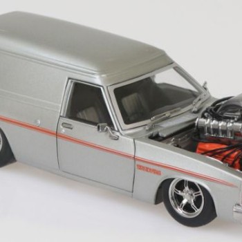 DDA Collectibles DDA522 - Silver Holden HZ Panel Van with Supercharged LS Engine - Scale 1:24