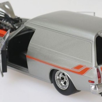 DDA Collectibles DDA522 - Silver Holden HZ Panel Van with Supercharged LS Engine - Scale 1:24