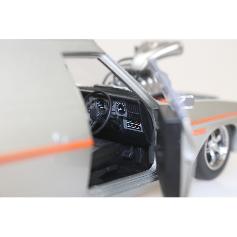 DDA Collectibles DDA522 - Silver Holden HZ Panel Van with Supercharged LS Engine - Scale 1:24