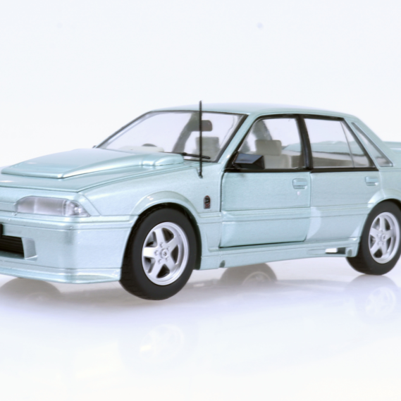 DDA Collectibles DDA701 Holden 1988 HSV VL Commodore SS Group A SV Walkinshaw Panorama Silver Scale 1:24