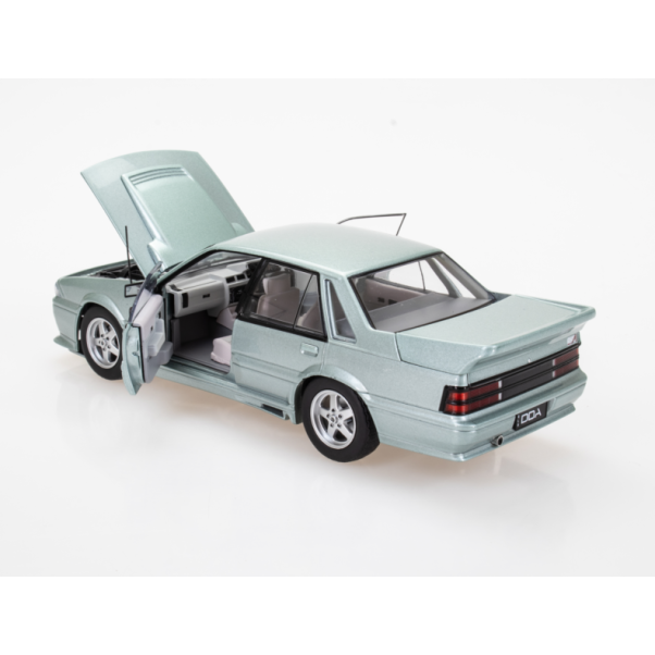 DDA Collectibles DDA701 Holden 1988 HSV VL Commodore SS Group A SV Walkinshaw Panorama Silver Scale 1:24