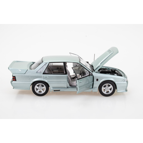 DDA Collectibles DDA701 Holden 1988 HSV VL Commodore SS Group A SV Walkinshaw Panorama Silver Scale 1:24