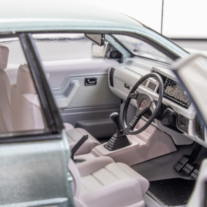 DDA Collectibles DDA701 Holden 1988 HSV VL Commodore SS Group A SV Walkinshaw Panorama Silver Scale 1:24