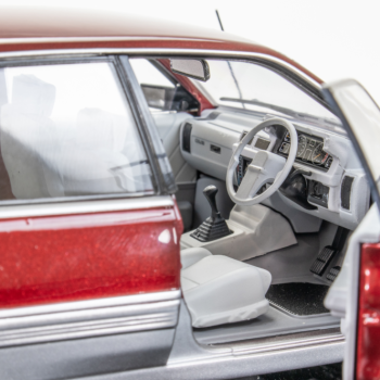 DDA Collectibles DDA702 Holden VL Calais Red & Silver Scale 1:24