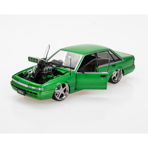 DDA Collectibles DDA703 Holden VL Calais Supercharged  Osiris Green Scale 1:24