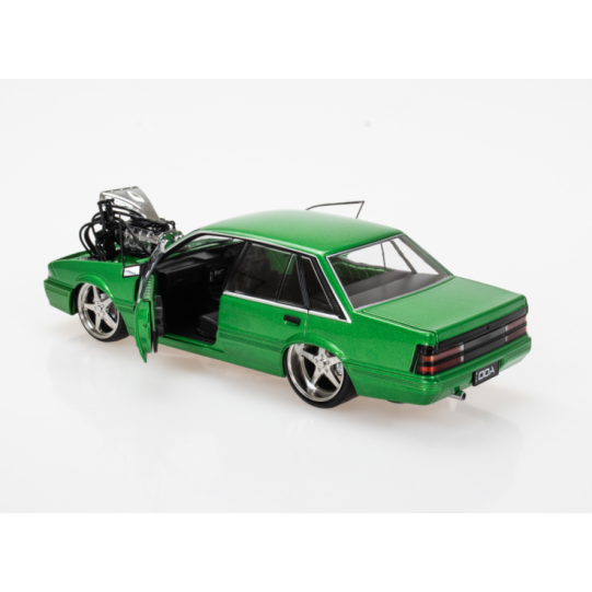 DDA Collectibles DDA703 Holden VL Calais Supercharged  Osiris Green Scale 1:24