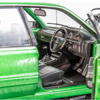 DDA Collectibles DDA703 Holden VL Calais Supercharged  Osiris Green Scale 1:24