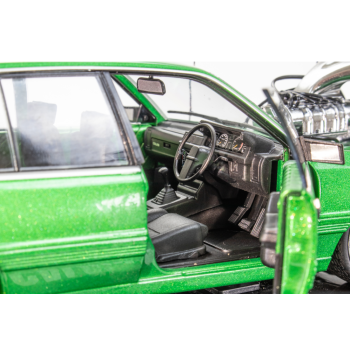 DDA Collectibles DDA703 Holden VL Calais Supercharged  Osiris Green Scale 1:24