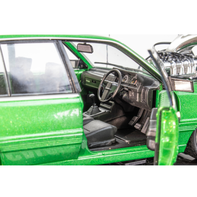DDA Collectibles DDA703 Holden VL Calais Supercharged  Osiris Green Scale 1:24