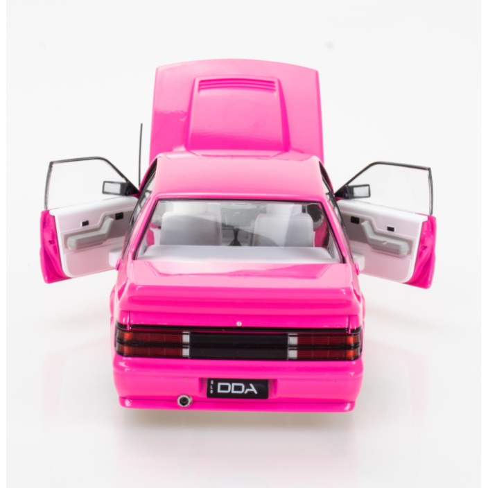 DDA Collectibles DDA704 Holden HSV VL Commodore SS Custom SV Walkinshaw Hot Pink  Scale 1:24