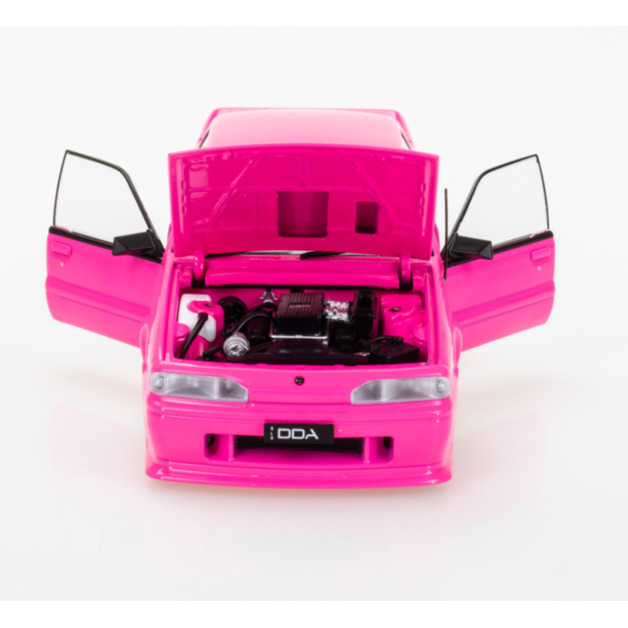 DDA Collectibles DDA704 Holden HSV VL Commodore SS Custom SV Walkinshaw Hot Pink  Scale 1:24