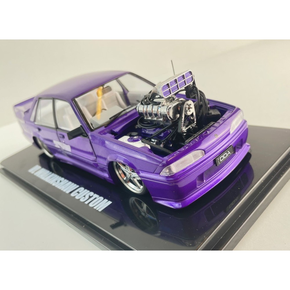 DDA Collectibles DDA705 Holden HSV VL SS Custom Supercharged Walkinshaw Purple Scale 1:24