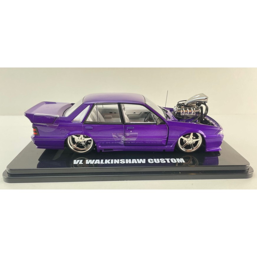 DDA Collectibles DDA705 Holden HSV VL SS Custom Supercharged Walkinshaw Purple Scale 1:24