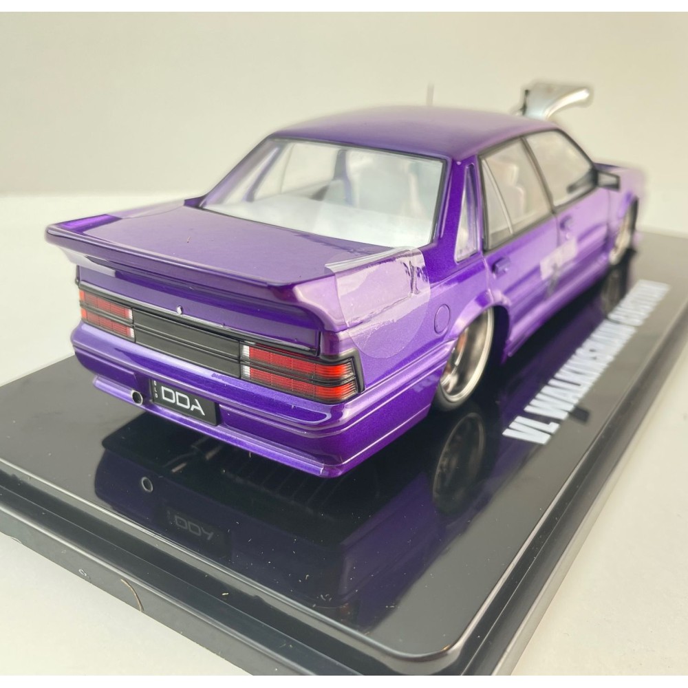 DDA Collectibles DDA705 Holden HSV VL SS Custom Supercharged Walkinshaw Purple Scale 1:24
