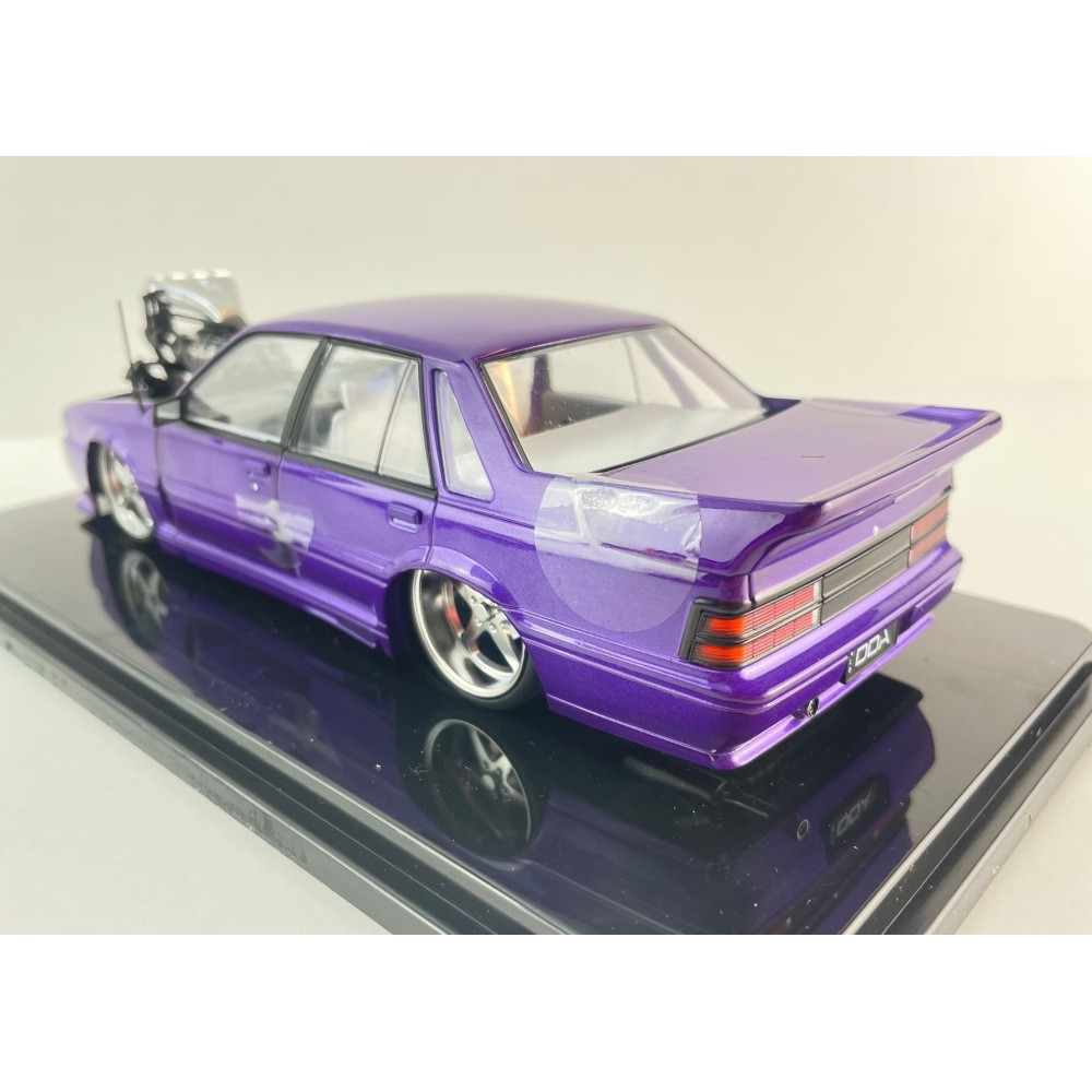 DDA Collectibles DDA705 Holden HSV VL SS Custom Supercharged Walkinshaw Purple Scale 1:24