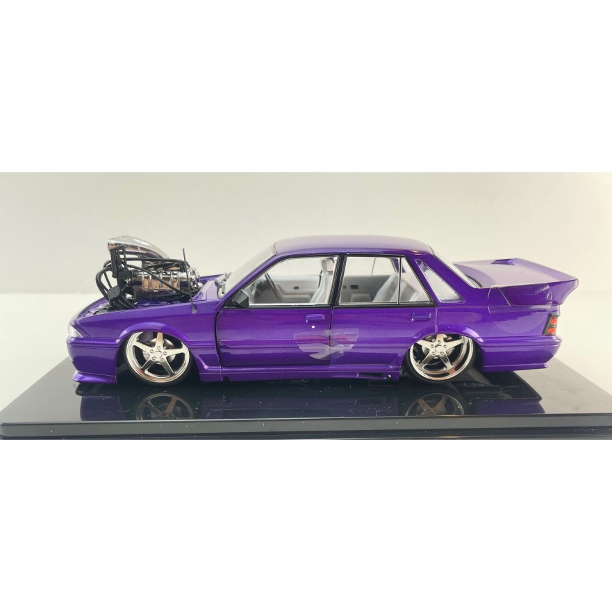 DDA Collectibles DDA705 Holden HSV VL SS Custom Supercharged Walkinshaw Purple Scale 1:24