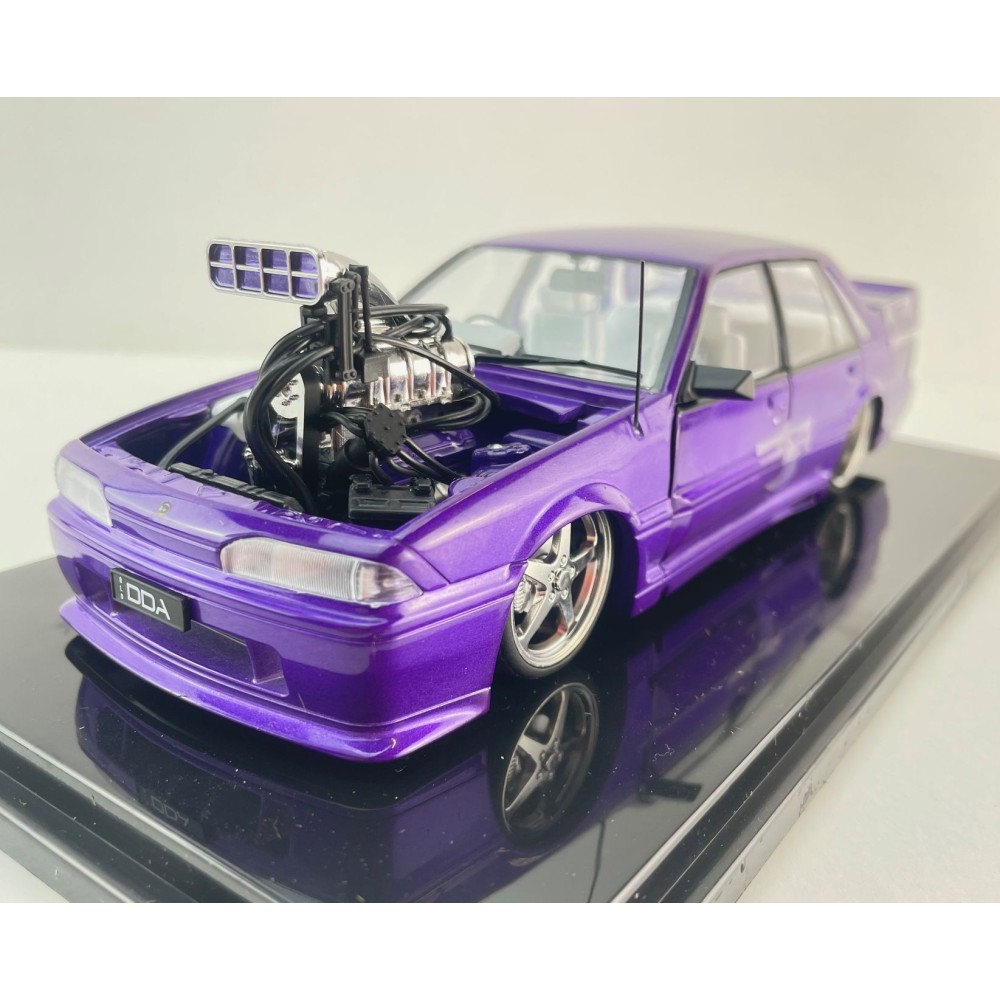 DDA Collectibles DDA705 Holden HSV VL SS Custom Supercharged Walkinshaw Purple Scale 1:24