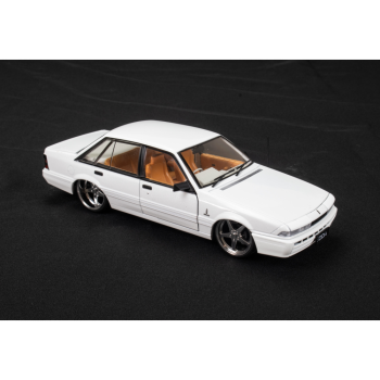 DDA Collectibles DDA706 Holden VL Calais Custom White Scale 1:24