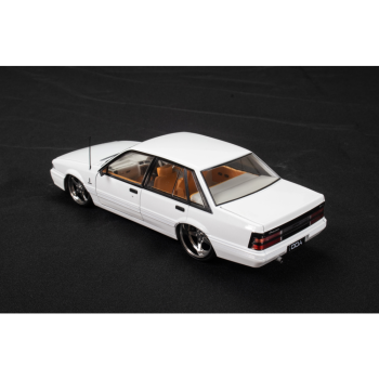 DDA Collectibles DDA706 Holden VL Calais Custom White Scale 1:24