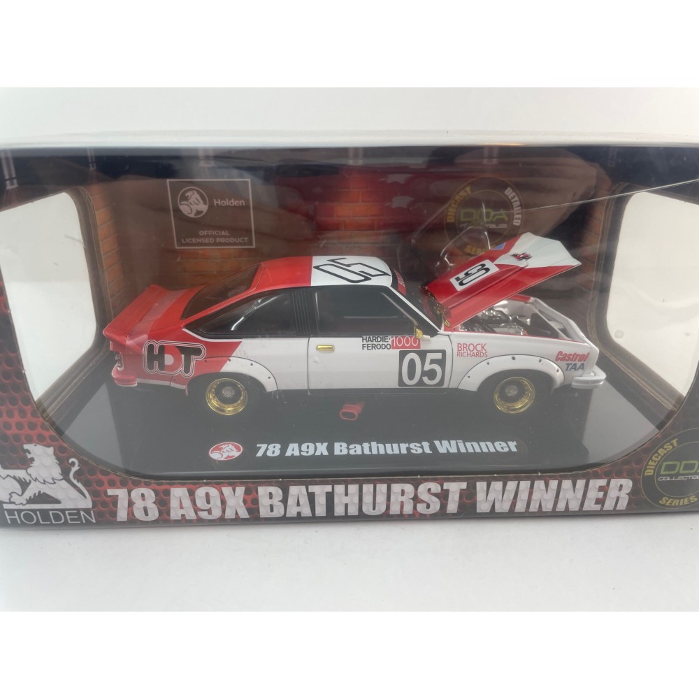 DDA Collectibles DDA801-C - 1978 A9X Holden Torana 308 Bathurst Winner Peter Brock Chase Car - Scale 1:24