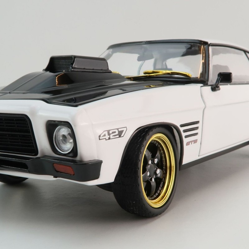 DDA GreenLight DDA211 1973 Holden HQ Monaro GTS 427 White TUFF HQ Golden Chase Edition Scale 1:24
