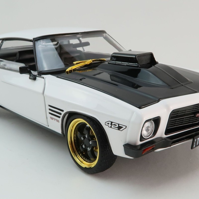 DDA GreenLight DDA211 1973 Holden HQ Monaro GTS 427 White TUFF HQ Golden Chase Edition Scale 1:24