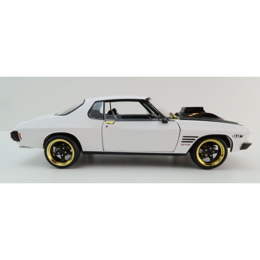 DDA GreenLight DDA211 1973 Holden HQ Monaro GTS 427 White TUFF HQ Golden Chase Edition Scale 1:24