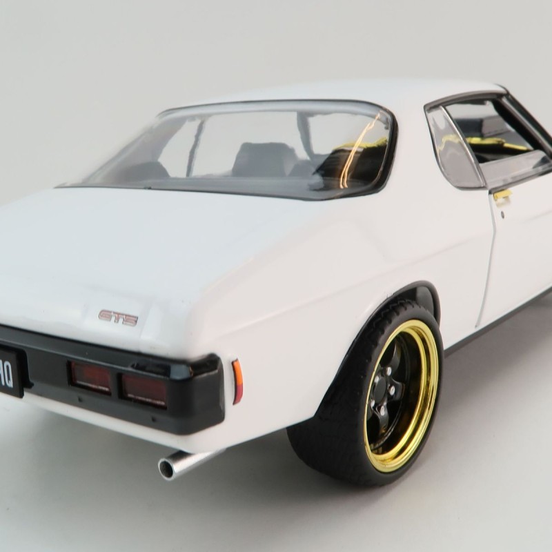 DDA GreenLight DDA211 1973 Holden HQ Monaro GTS 427 White TUFF HQ Golden Chase Edition Scale 1:24