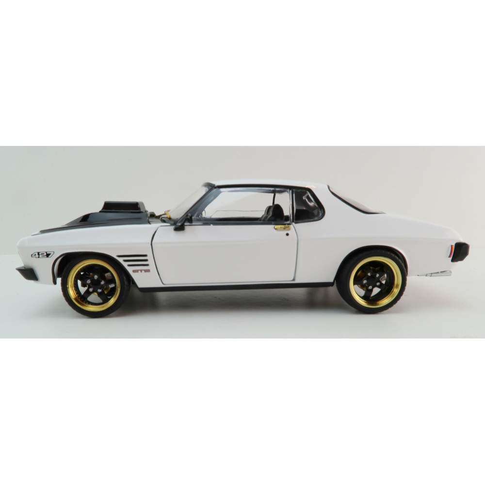 DDA GreenLight DDA211 1973 Holden HQ Monaro GTS 427 White TUFF HQ Golden Chase Edition Scale 1:24
