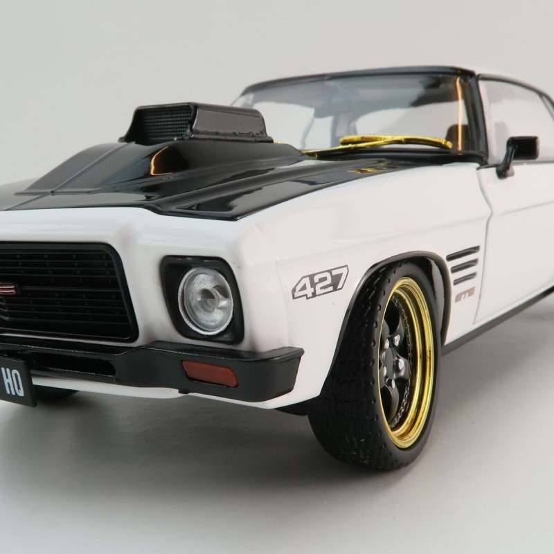 DDA GreenLight DDA211 1973 Holden HQ Monaro GTS 427 White TUFF HQ Golden Chase Edition Scale 1:24