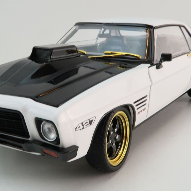 DDA GreenLight DDA211 1973 Holden HQ Monaro GTS 427 White TUFF HQ Golden Chase Edition Scale 1:24