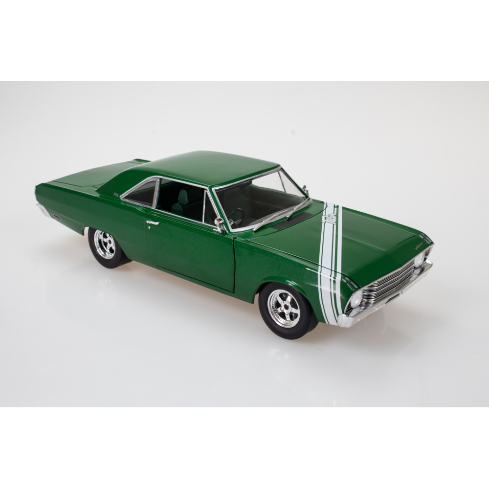 DDA Collectibles DDA018 1969 Chrysler Valiant VF Pacer Hemi Green Metallic Scale 1:18