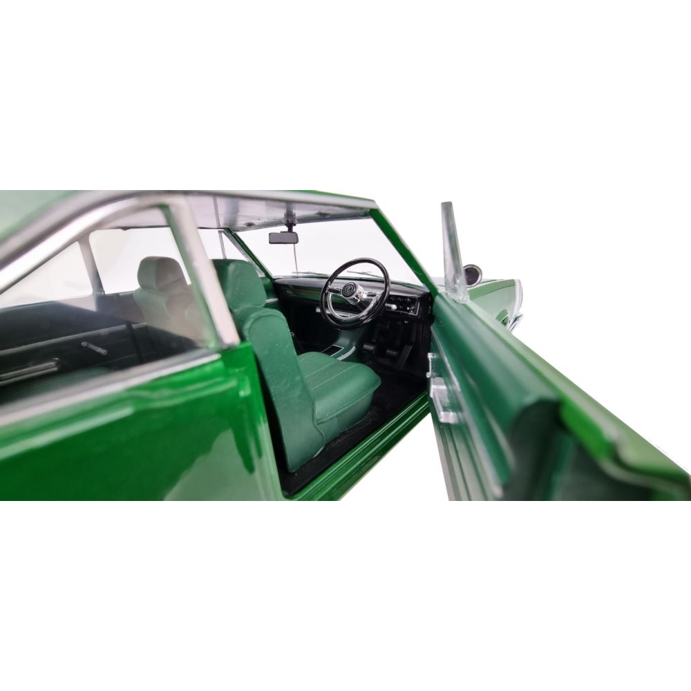 DDA Collectibles DDA018 1969 Chrysler Valiant VF Pacer Hemi Green Metallic Scale 1:18