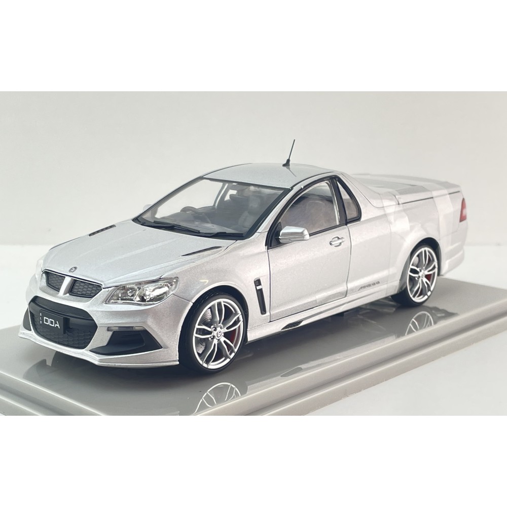 DDA Collectibles DDA030 - Holden Commodore VF Maloo R8 Ute - Scale 1:24 