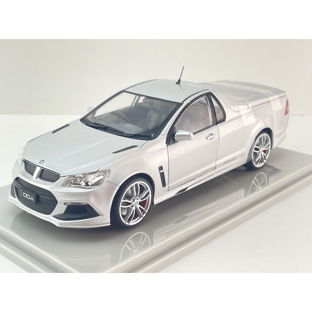 DDA Collectibles DDA030 - Holden Commodore VF Maloo R8 Ute - Scale 1:24 
