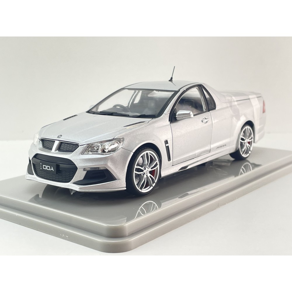 DDA Collectibles DDA030 - Holden Commodore VF Maloo R8 Ute - Scale 1:24 