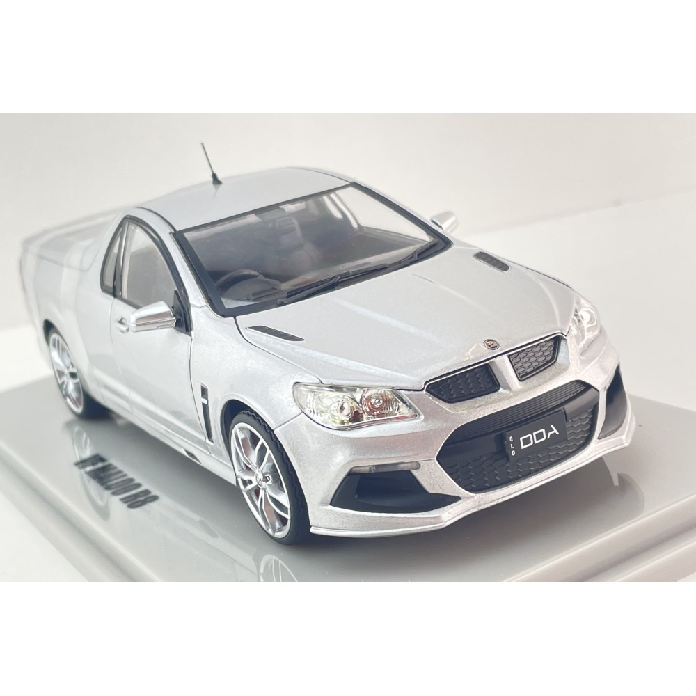 DDA Collectibles DDA030 - Holden Commodore VF Maloo R8 Ute - Scale 1:24 