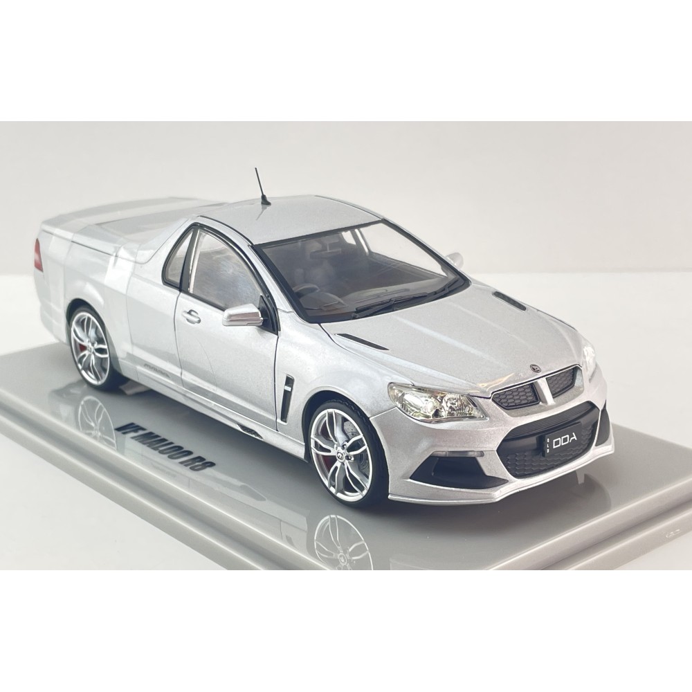 DDA Collectibles DDA030 - Holden Commodore VF Maloo R8 Ute - Scale 1:24 