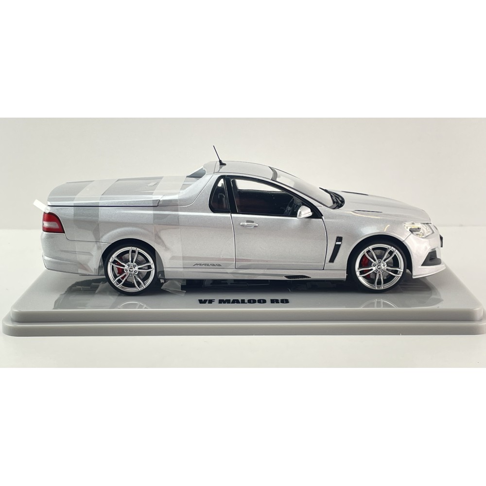 DDA Collectibles DDA030 - Holden Commodore VF Maloo R8 Ute - Scale 1:24 