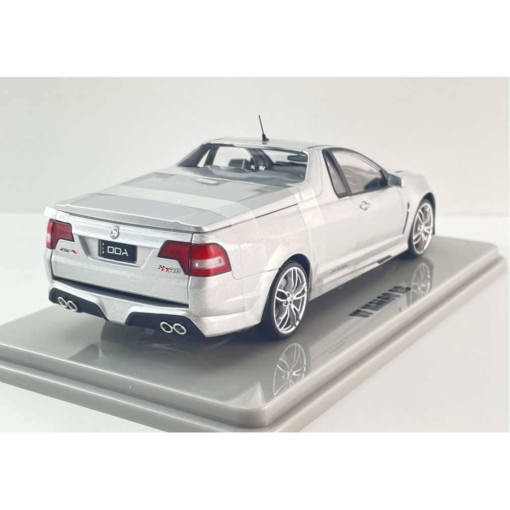 DDA Collectibles DDA030 - Holden Commodore VF Maloo R8 Ute - Scale 1:24 